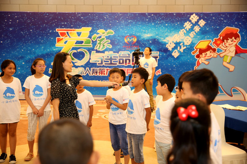 一问一答中,孩子们学到了许多课本以外的知识 一问一答中,孩子们学到了许多课本以外的知识