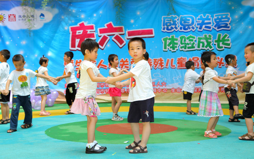 孩子们带来充满童趣的演出 孩子们带来充满童趣的演出